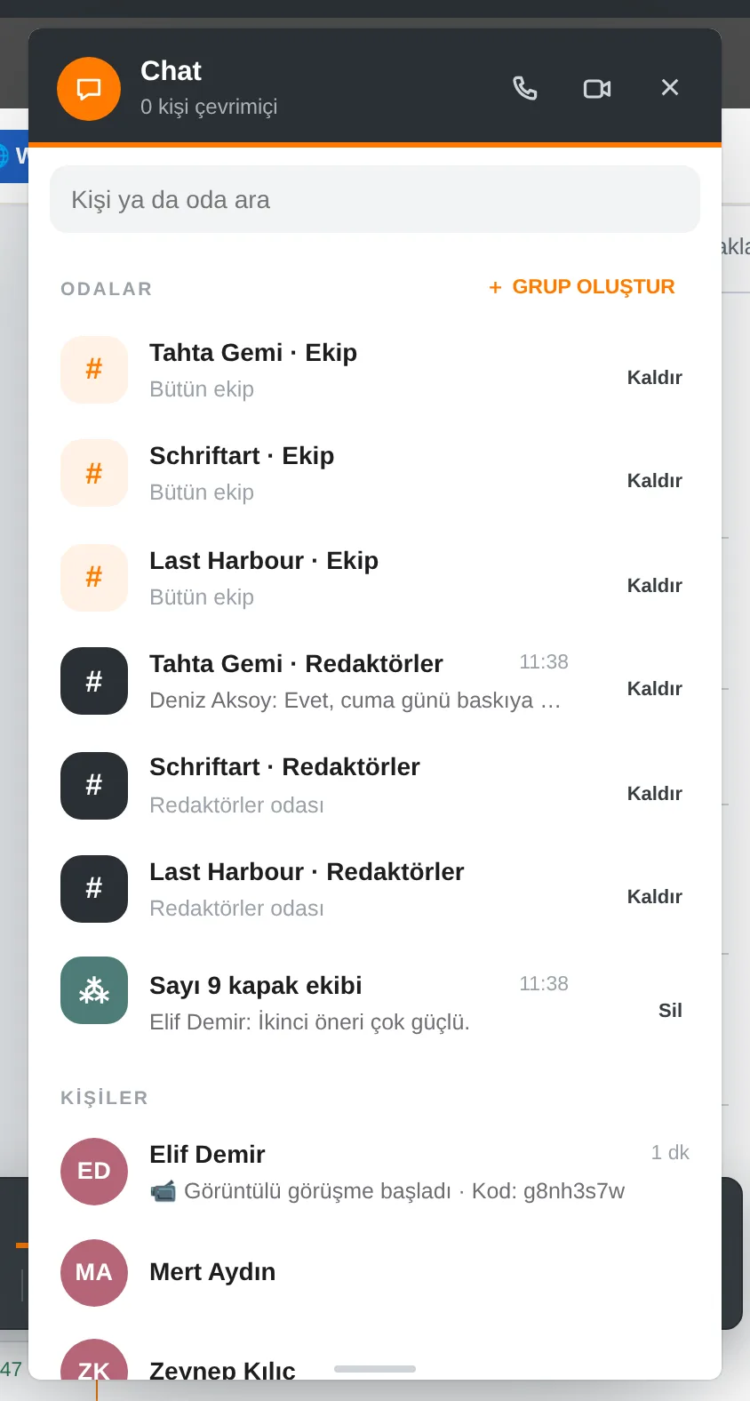 Chat: dergi odaları, gruplar ve kişiler; Yayın Yönetmeni “Grup oluştur” ile yeni grup kurar.